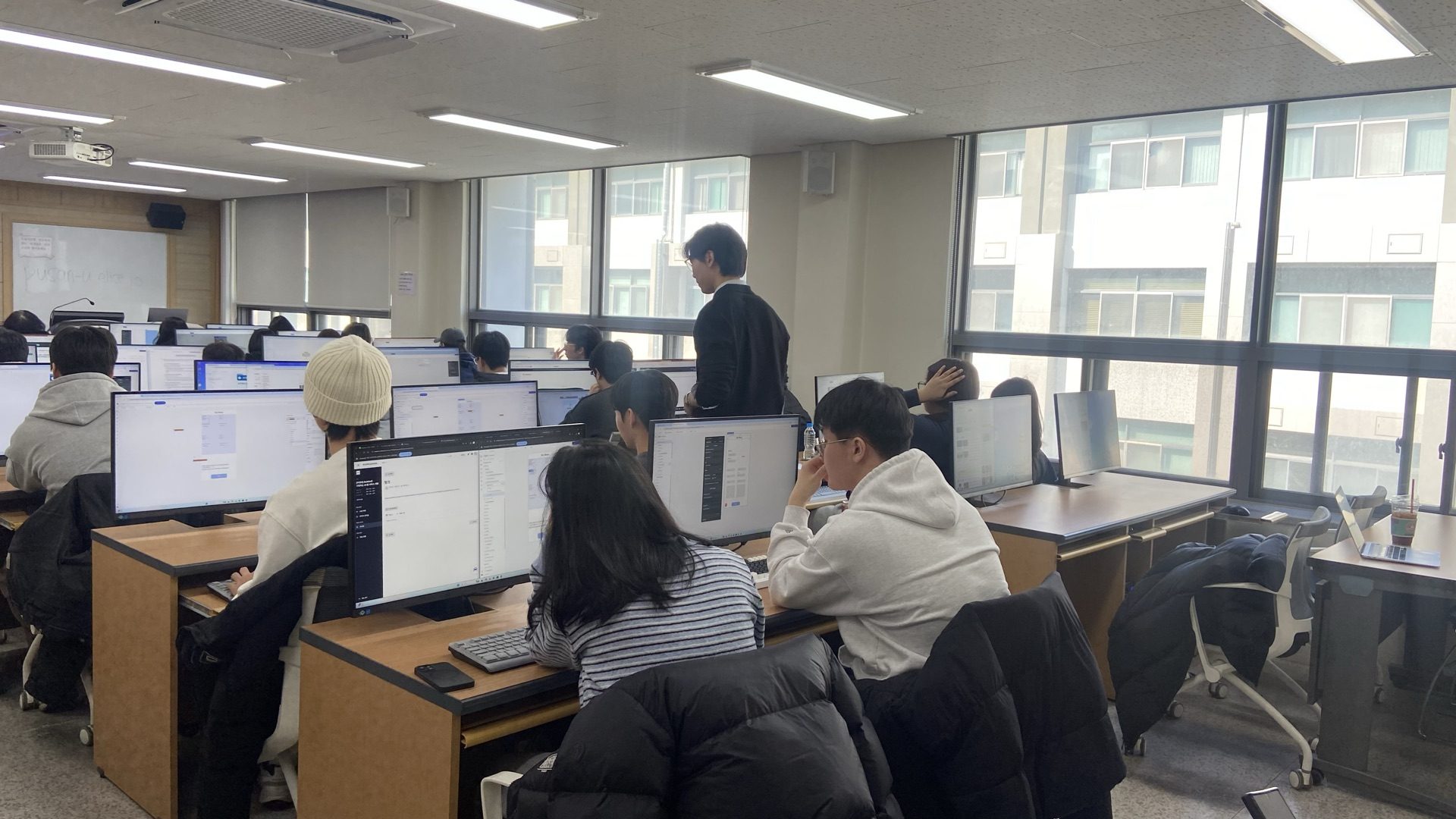 강의실 풀샷, AI · SW 기초 강의